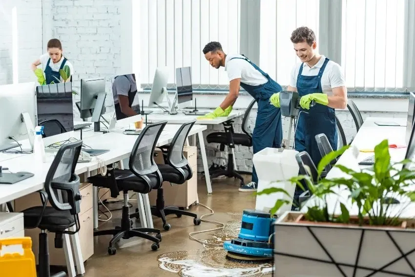 Essential Equipment for Effectively Cleaning Your Office in Dubai